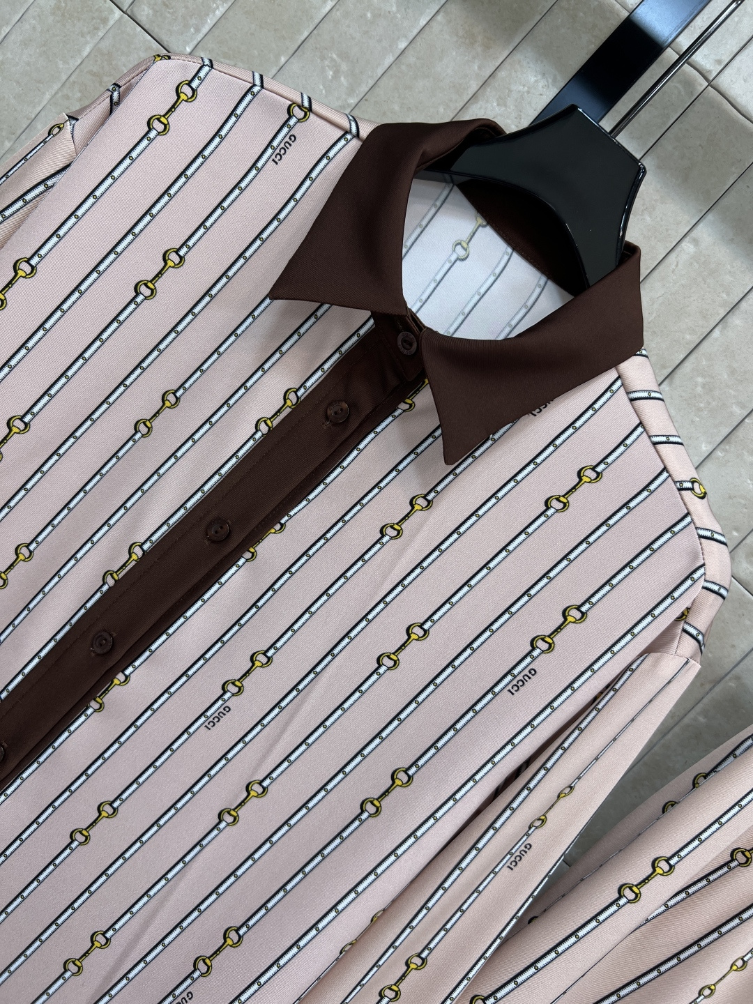 G家 25秋冬新款 条纹logo休闲套装 翻领衬衫+高腰休闲裤 小翻领宽松版型 很有垂感 不会软塌无型 