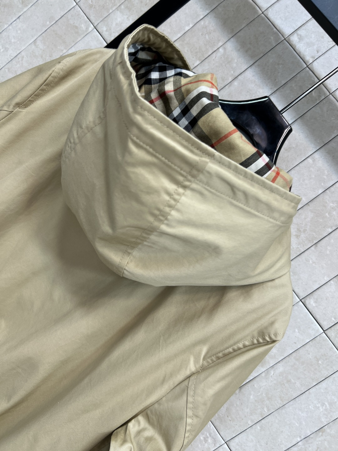 BUR家 25秋冬新款 连帽短装小风衣 上身酷帅时髦 街拍大片既视感 连帽设计经典又时尚 连帽宽松短款版