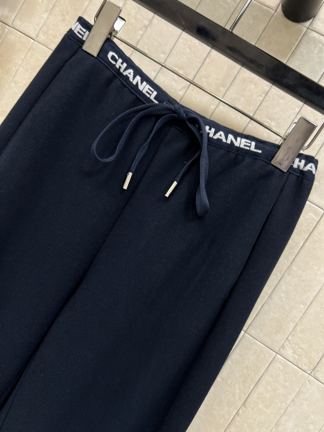 小香家 25秋冬新款 logo高腰抽绳休闲卫裤 慵懒休闲推荐 日常搭配太需要了 既能穿出运动的休闲风 也