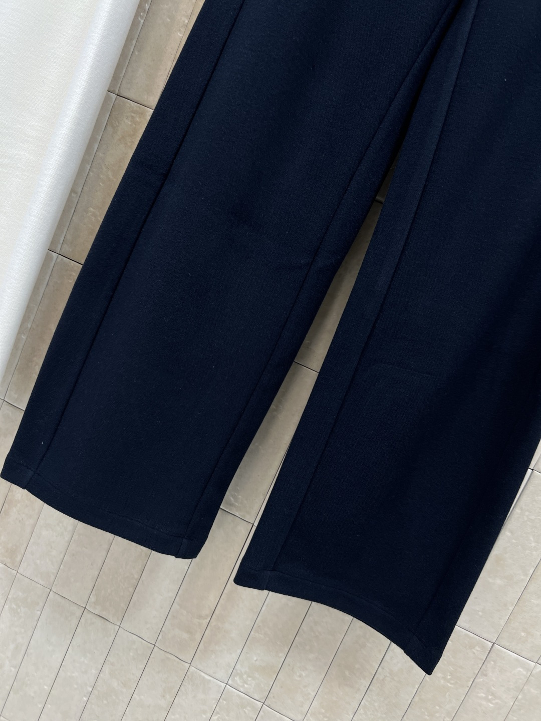 小香家 25秋冬新款 logo高腰抽绳休闲卫裤 慵懒休闲推荐 日常搭配太需要了 既能穿出运动的休闲风 也