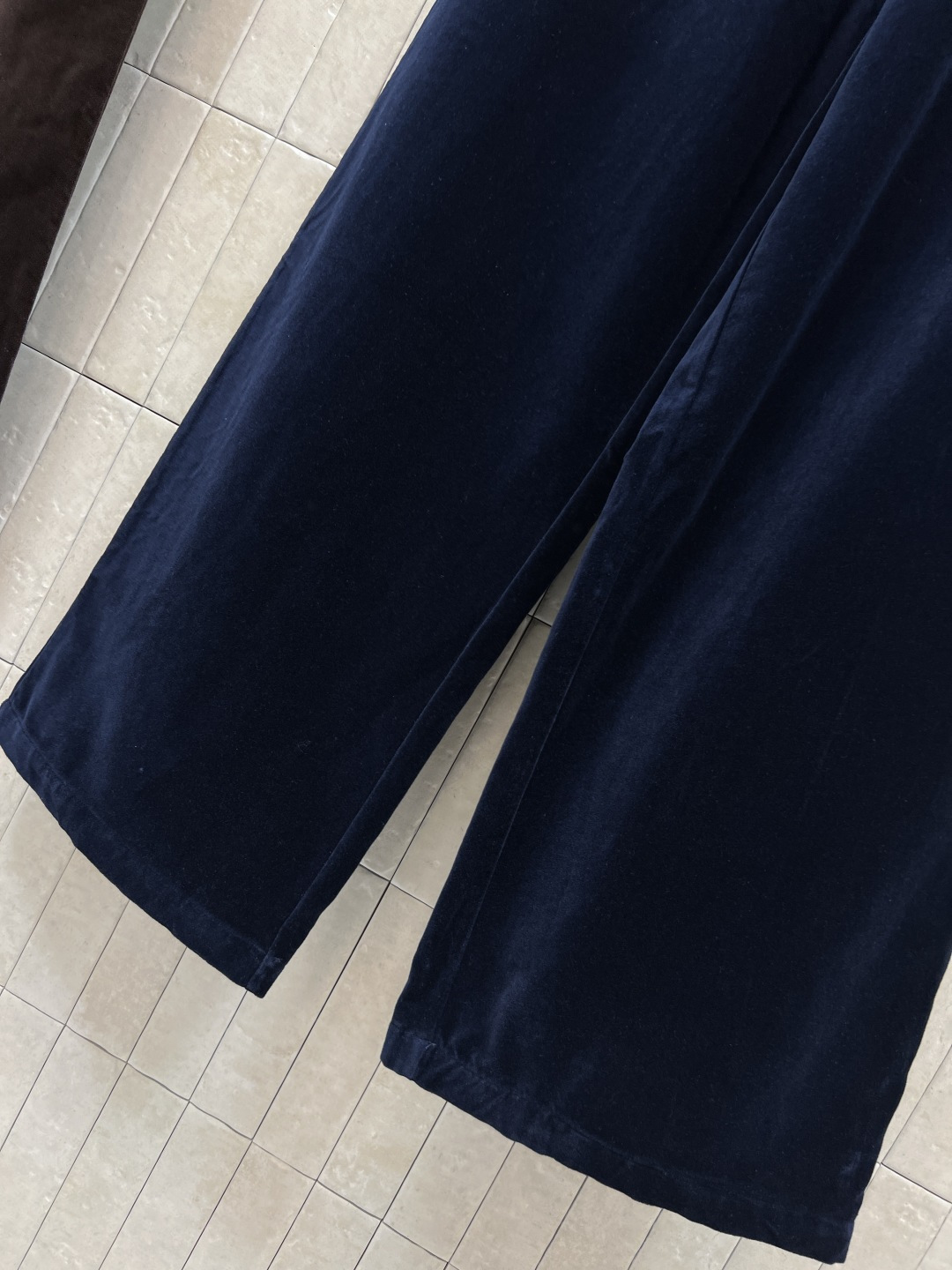 MIu家 25秋冬新款 丝绒格纹松紧腰休闲卫裤 松紧腰里面拼接复古格纹内抽绳收腰设计 休闲版型超日常百搭