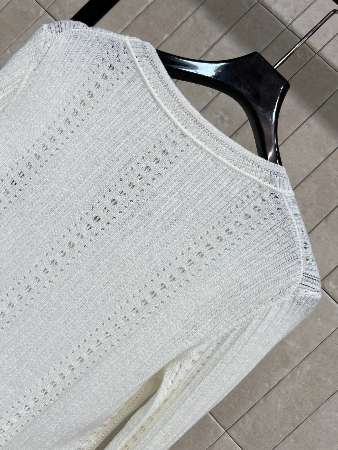 25秋冬新款 星球刺绣针织长袖开衫 小V领单排扣设计 经典的品牌logo点缀 整体采用镂空编织设计 一秒