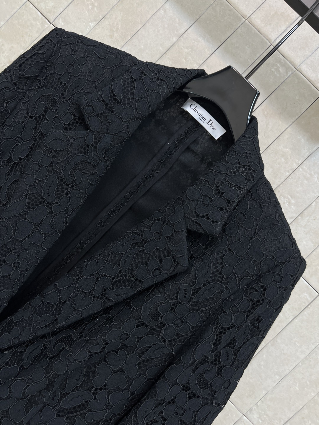 D家 25秋冬新款 蕾丝西装外套 气质深V翻领收腰剪裁时髦又高级～日常通勤都OK 简约有气场 及臀的长度