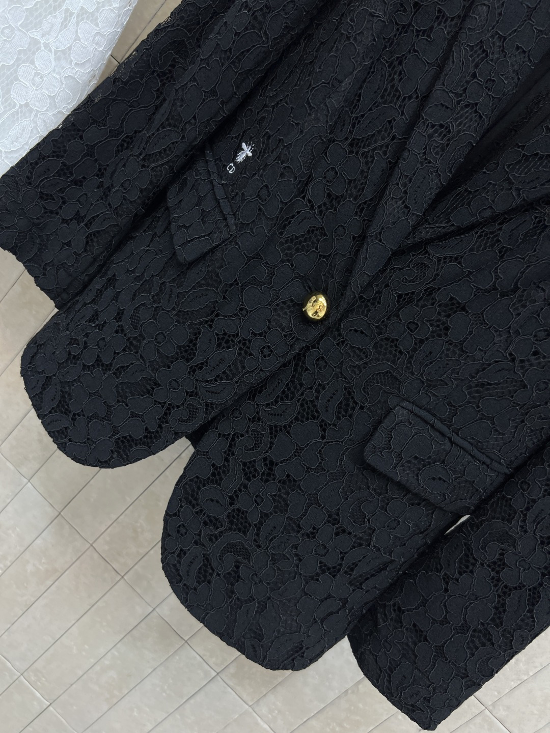 D家 25秋冬新款 蕾丝西装外套 气质深V翻领收腰剪裁时髦又高级～日常通勤都OK 简约有气场 及臀的长度