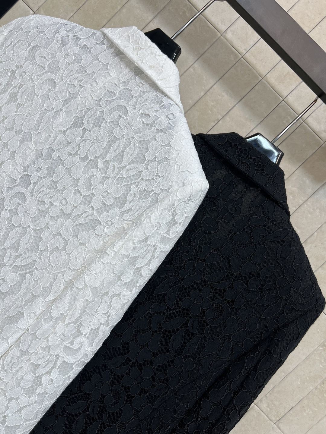 D家 25秋冬新款 蕾丝西装外套 气质深V翻领收腰剪裁时髦又高级～日常通勤都OK 简约有气场 及臀的长度