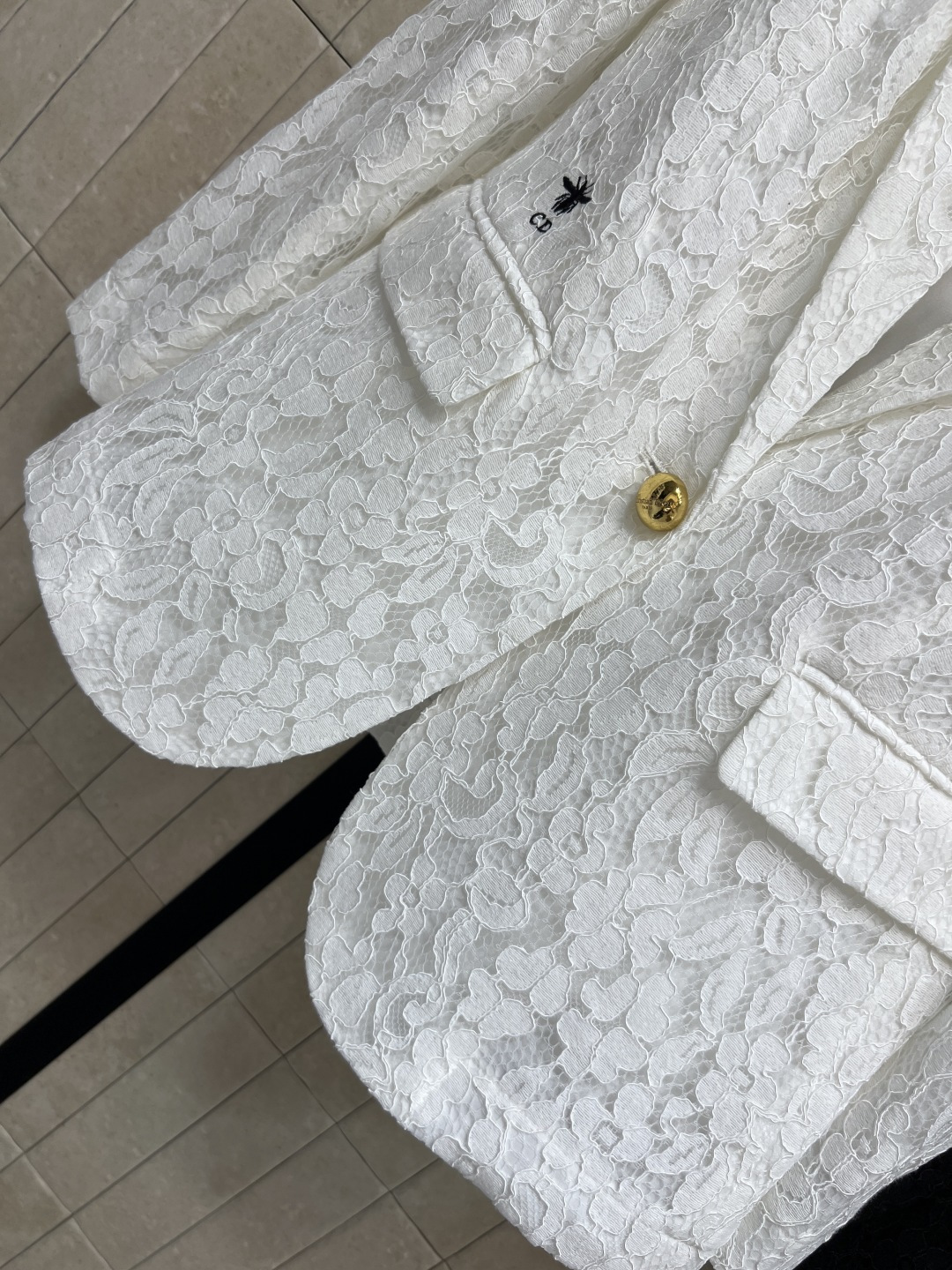 D家 25秋冬新款 蕾丝西装外套 气质深V翻领收腰剪裁时髦又高级～日常通勤都OK 简约有气场 及臀的长度