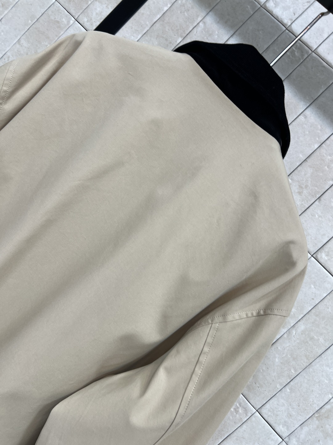 CE家 25秋冬新款 翻领夹克外套 气质撞色灯芯绒翻领 配有工装口袋装饰 胸口经典的凯旋门logo 点缀