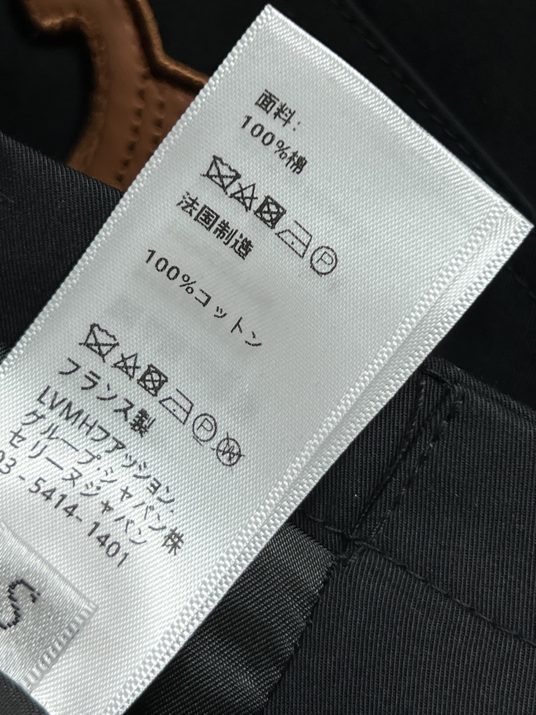 CE家 25秋冬新款 翻领夹克外套 气质撞色灯芯绒翻领 配有工装口袋装饰 胸口经典的凯旋门logo 点缀