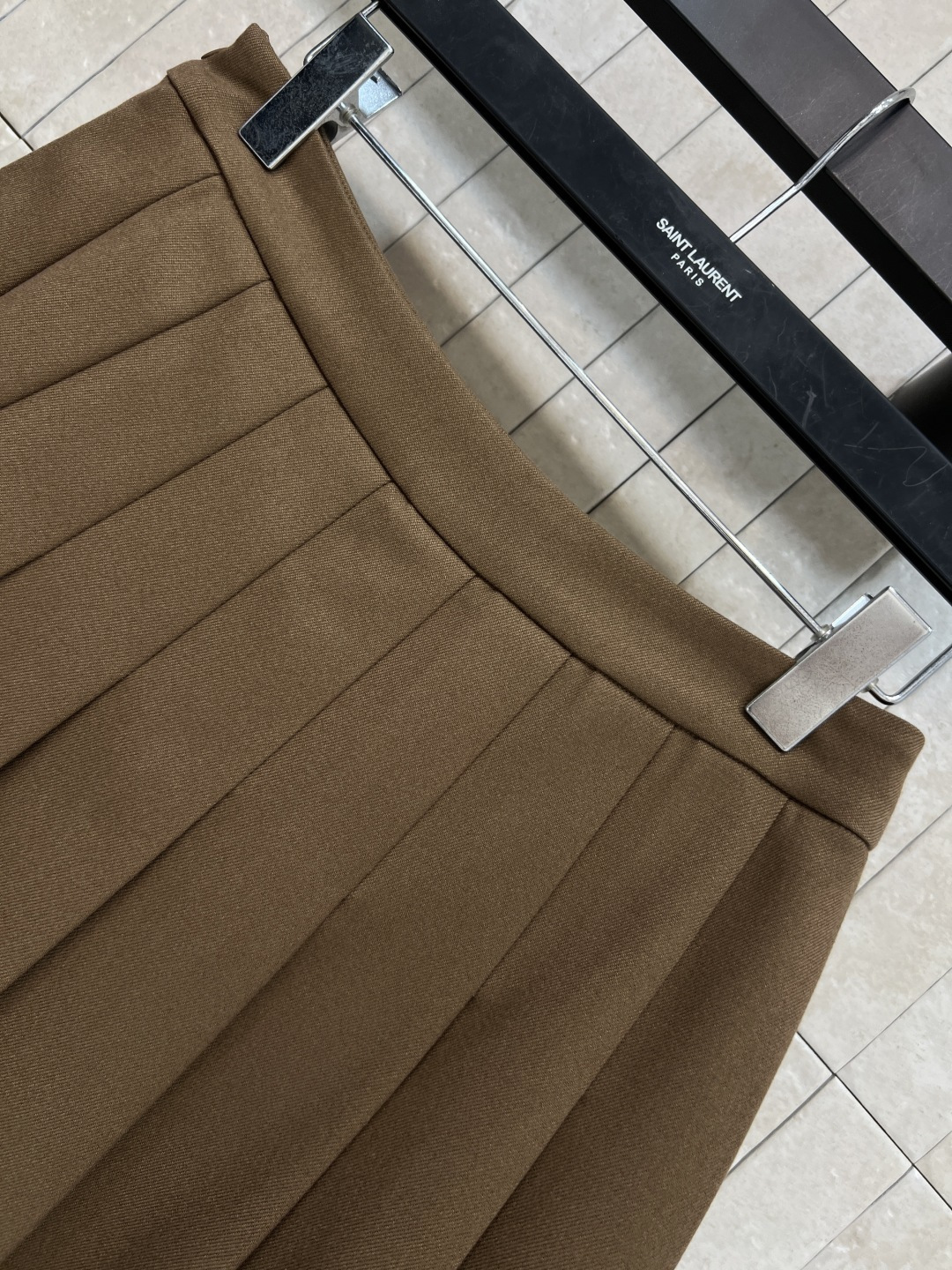 YSL 25秋冬新款 YSl刺绣logo棒球服外套+高腰百褶半裙套装 条纹松紧饰边 经典YSL刺绣Log