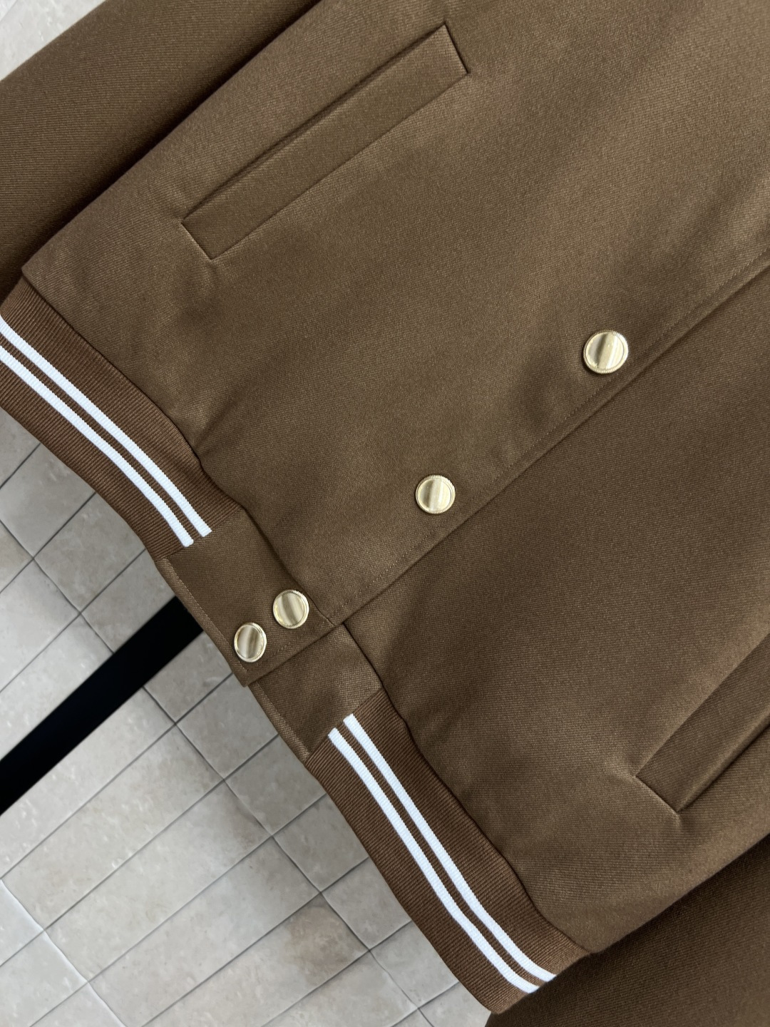 YSL 25秋冬新款 YSl刺绣logo棒球服外套+高腰百褶半裙套装 条纹松紧饰边 经典YSL刺绣Log