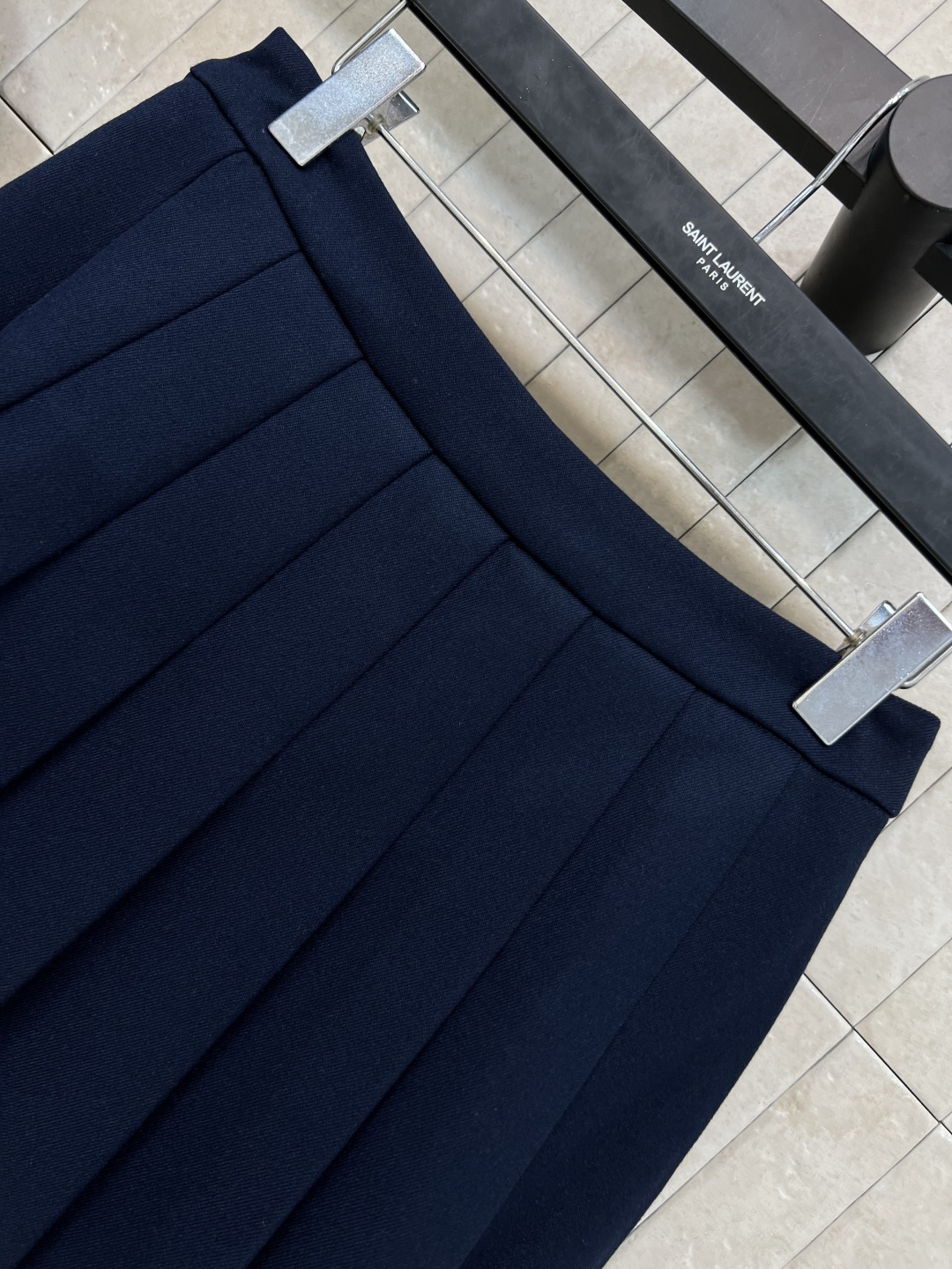 YSL 25秋冬新款 YSl刺绣logo棒球服外套+高腰百褶半裙套装 条纹松紧饰边 经典YSL刺绣Log