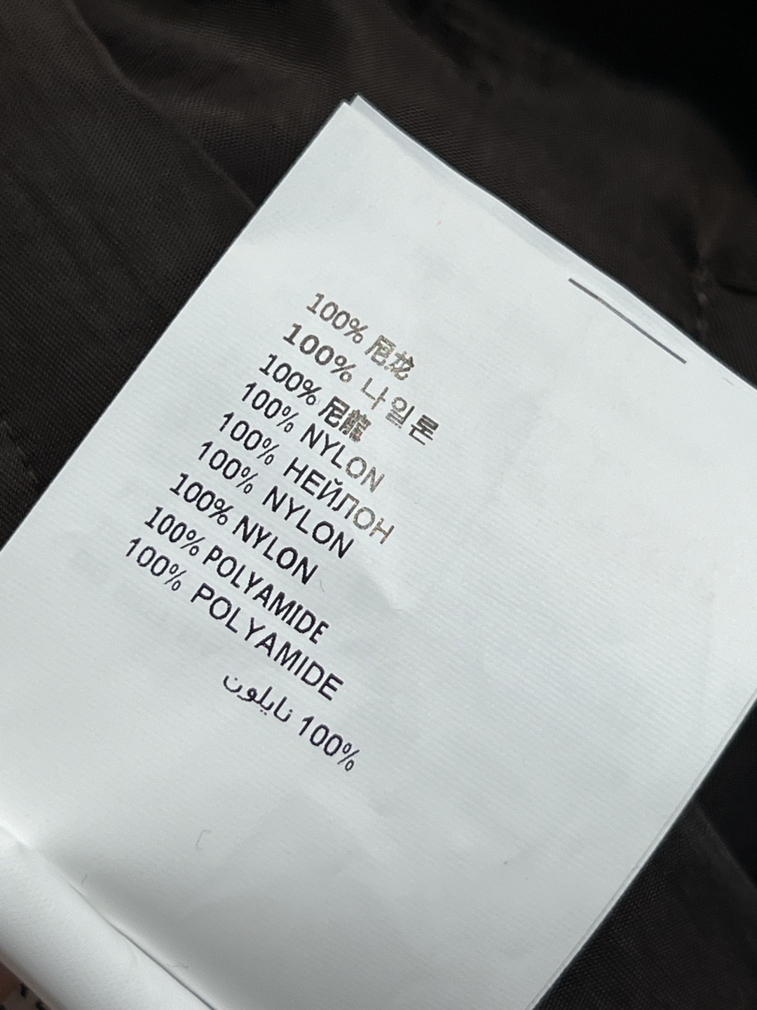 PD家 25秋冬新款 巧克力色连帽尼龙外套 三角标连帽夹克外套 经典三角标点缀 定制logo双向拉链装饰