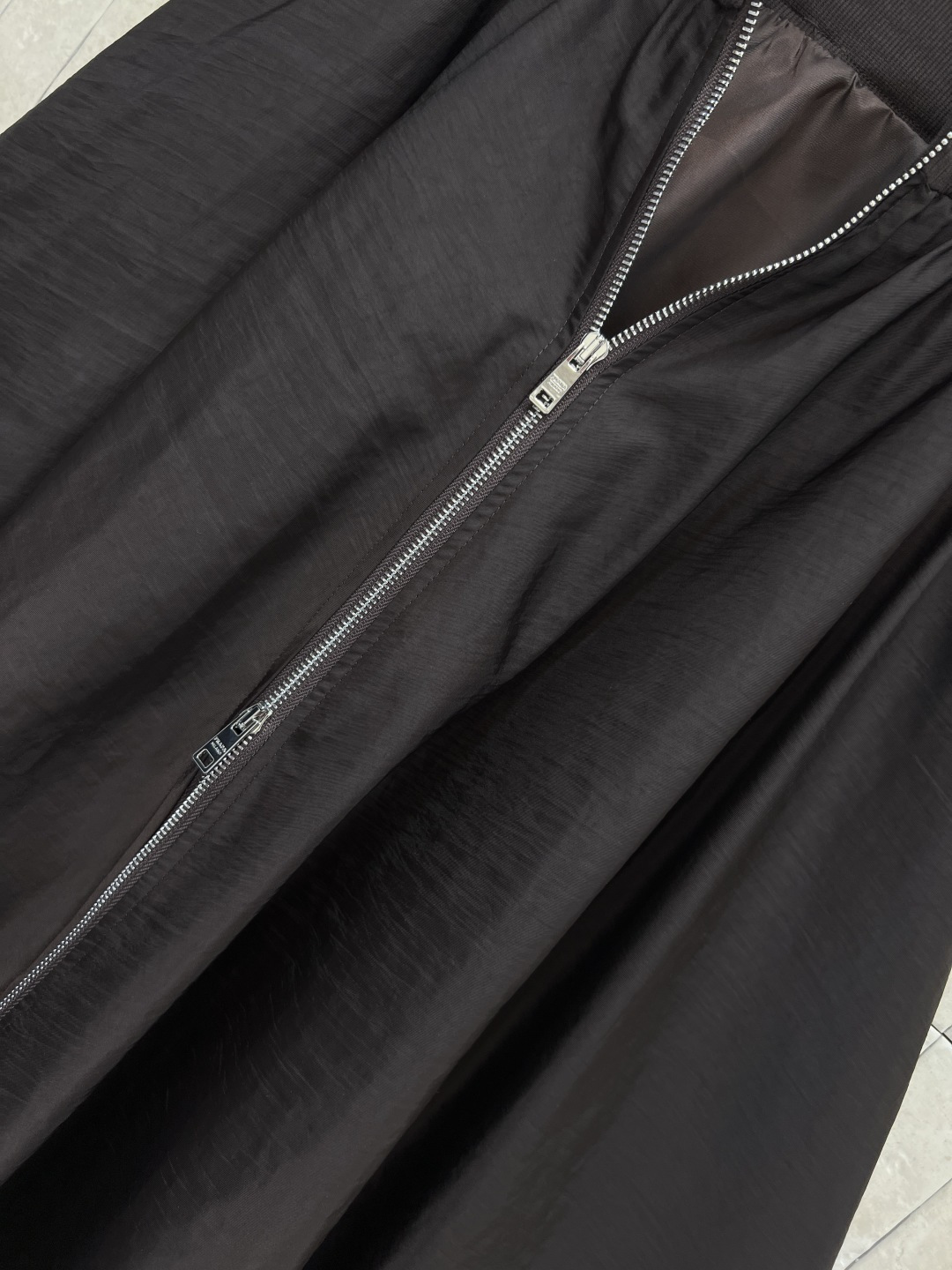 PD家 25秋冬新款 巧克力蓬蓬伞裙 高腰a字伞裙摆 上身超显比例感 后面经典到三角标点缀 定制logo