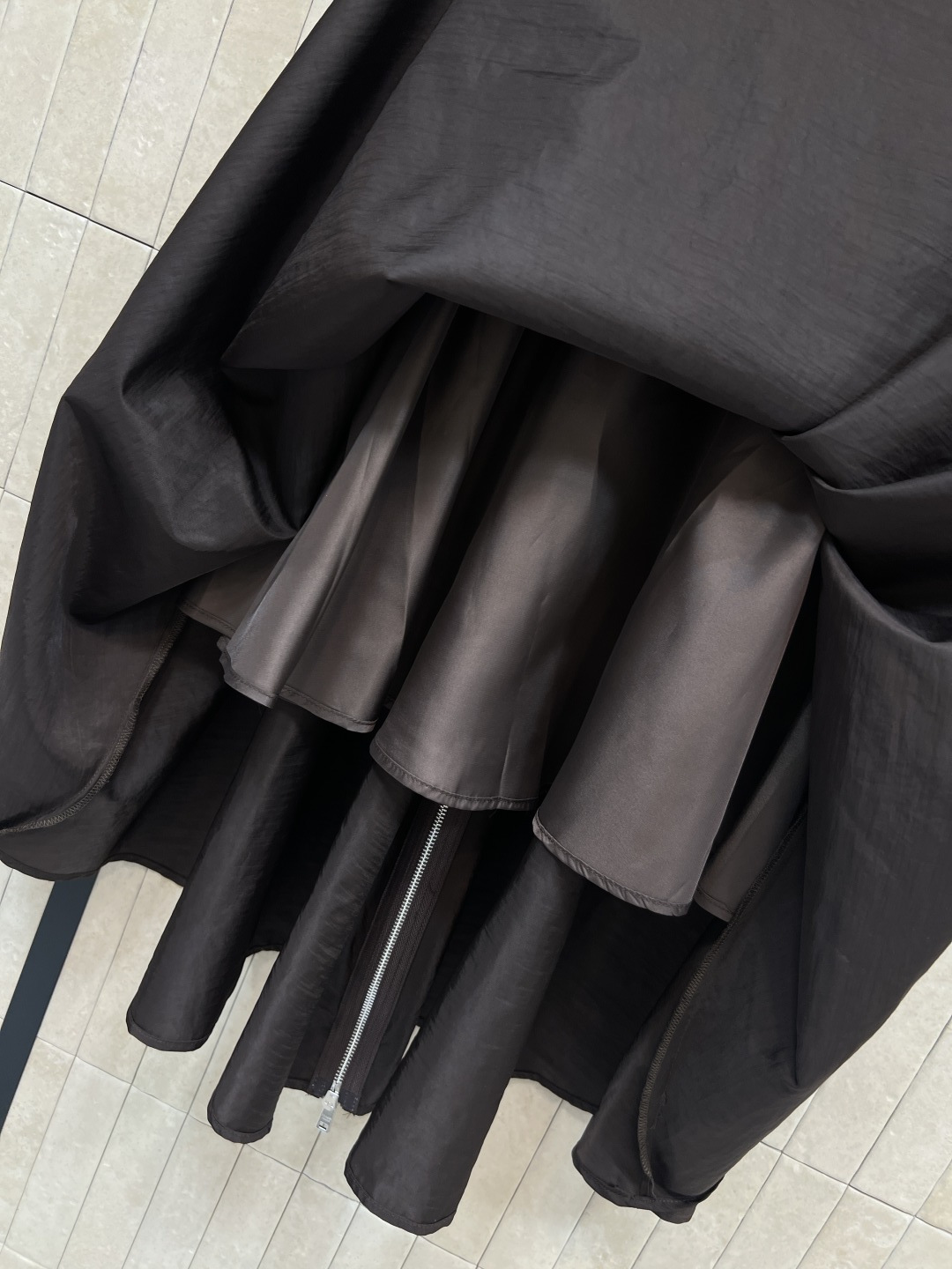 PD家 25秋冬新款 巧克力蓬蓬伞裙 高腰a字伞裙摆 上身超显比例感 后面经典到三角标点缀 定制logo