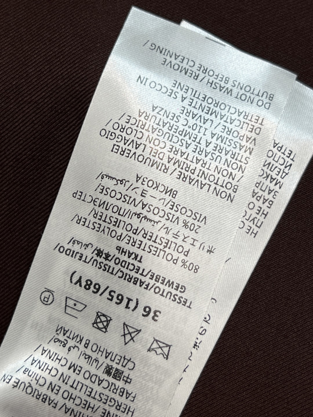 G家 25秋冬新款 深棕色直筒西装裤 纽扣开合 配勾扣 裤脚小开叉设计 后面口袋刺绣字母logo点缀 自