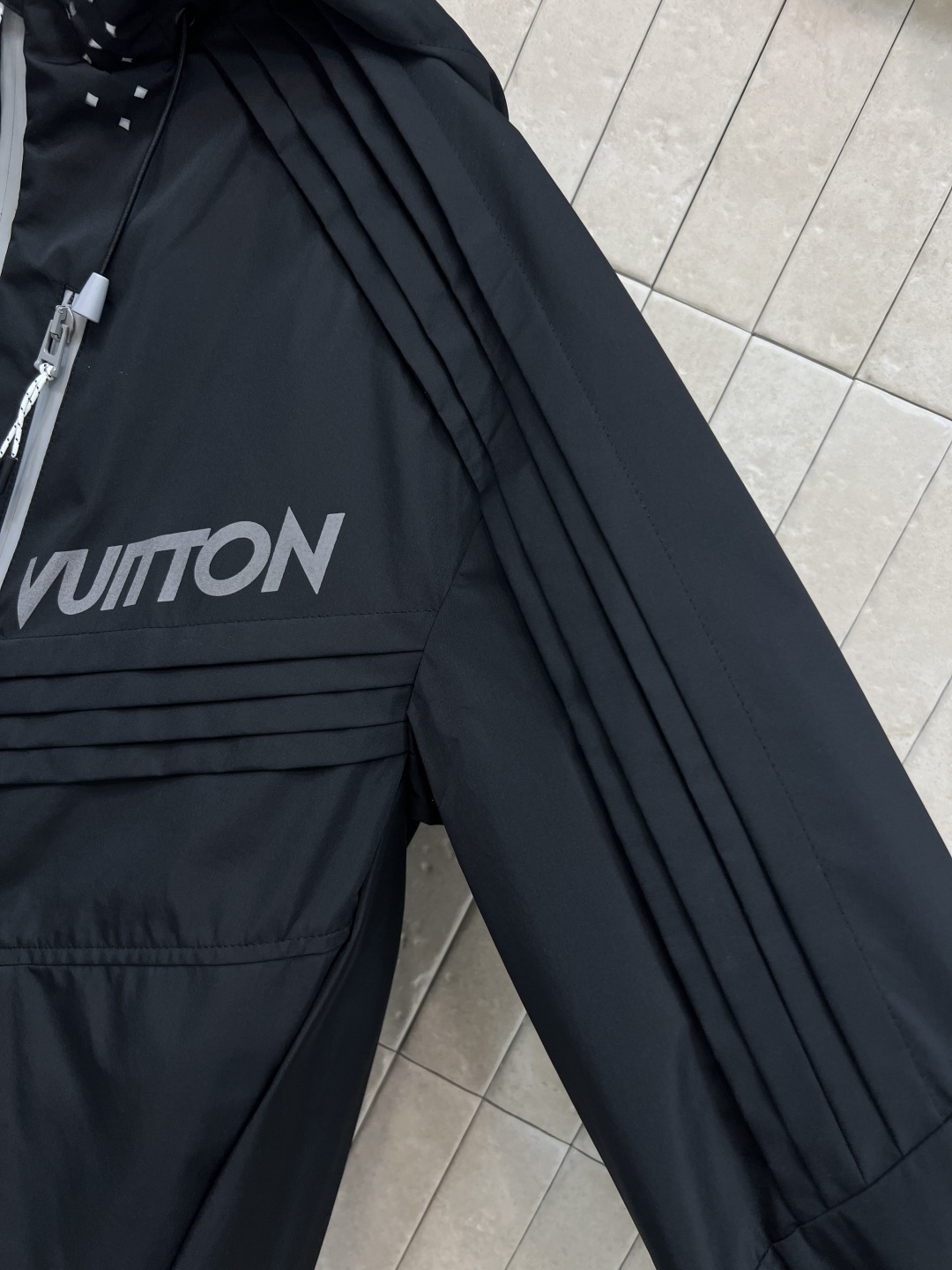 L家 25秋冬新款 冲锋衣连帽拉链外套 男女同款系列 今年最火的系列 户外运动旅游首选 防风防水进口面料