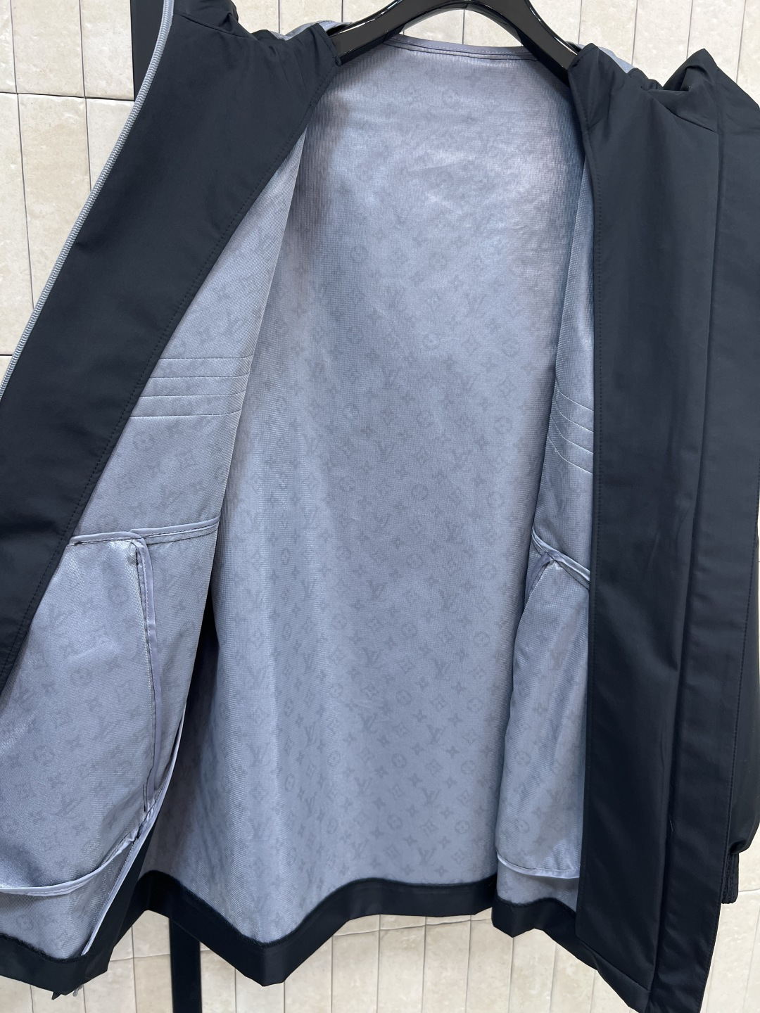 L家 25秋冬新款 冲锋衣连帽拉链外套 男女同款系列 今年最火的系列 户外运动旅游首选 防风防水进口面料