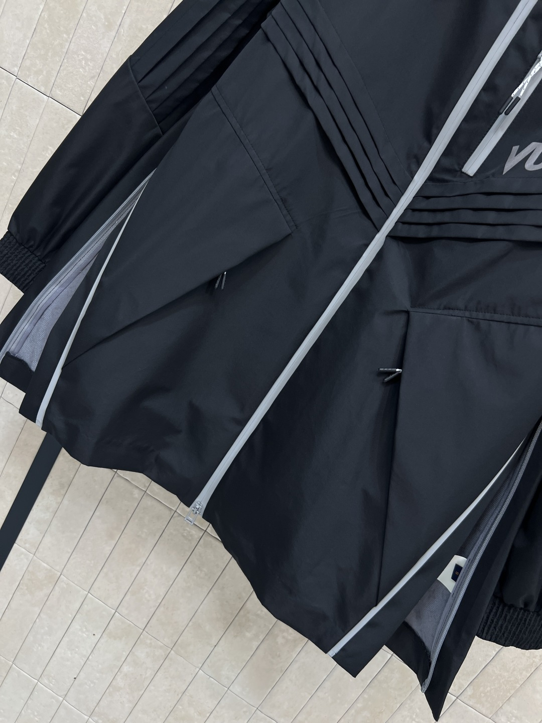 L家 25秋冬新款 冲锋衣连帽拉链外套 男女同款系列 今年最火的系列 户外运动旅游首选 防风防水进口面料