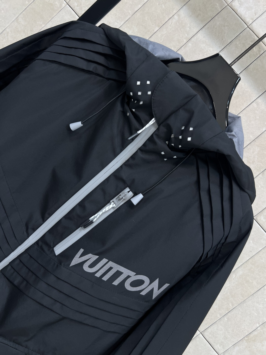 L家 25秋冬新款 冲锋衣连帽拉链外套 男女同款系列 今年最火的系列 户外运动旅游首选 防风防水进口面料