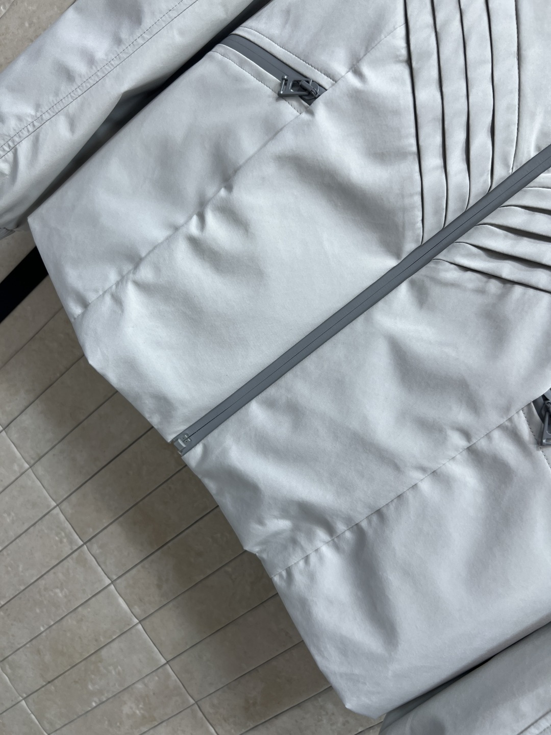 L家 25秋冬新款 冲锋衣立领拉链外套 男女同系列哦 户外旅游最佳选择 上身男潮女帅 防风防水又显瘦有型