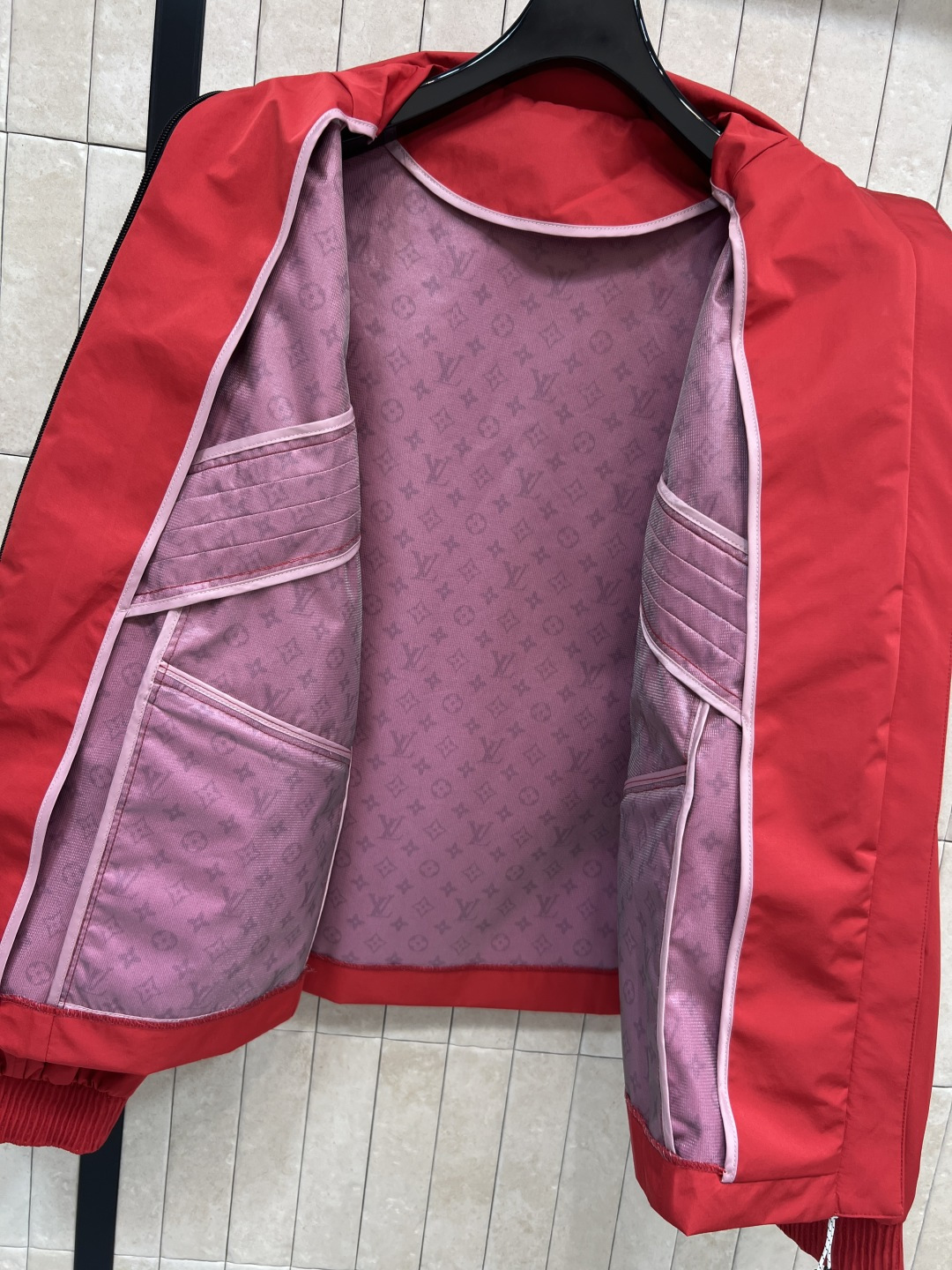 L家 25秋冬新款 冲锋衣立领拉链外套 男女同系列哦 户外旅游最佳选择 上身男潮女帅 防风防水又显瘦有型