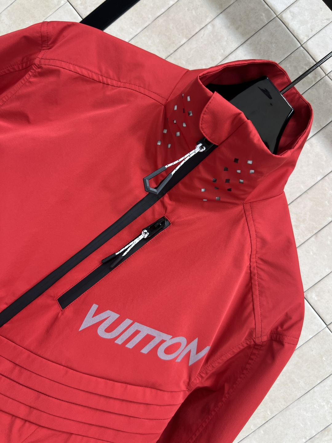 L家 25秋冬新款 冲锋衣立领拉链外套 男女同系列哦 户外旅游最佳选择 上身男潮女帅 防风防水又显瘦有型