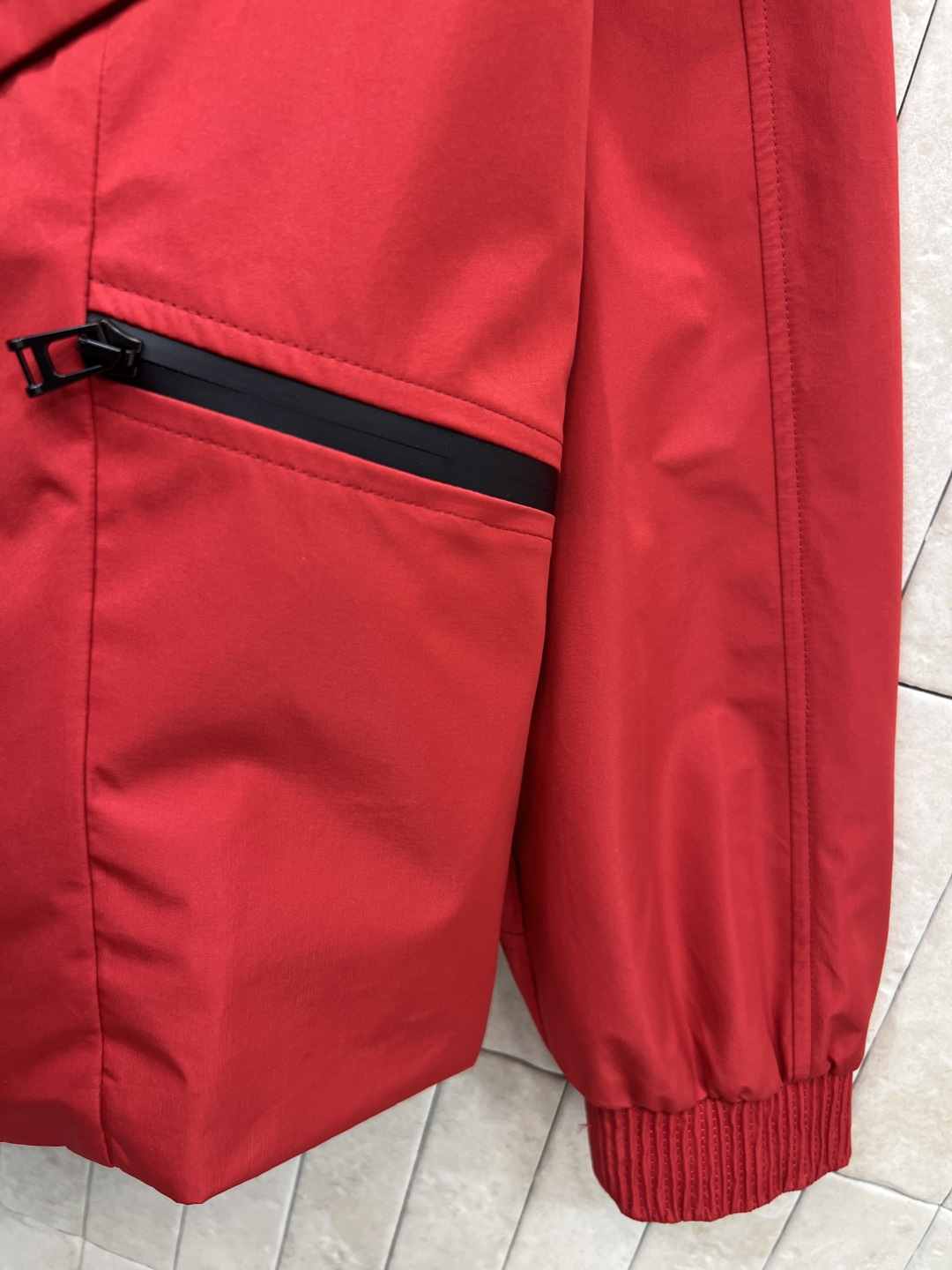 L家 25秋冬新款 冲锋衣立领拉链外套 男女同系列哦 户外旅游最佳选择 上身男潮女帅 防风防水又显瘦有型