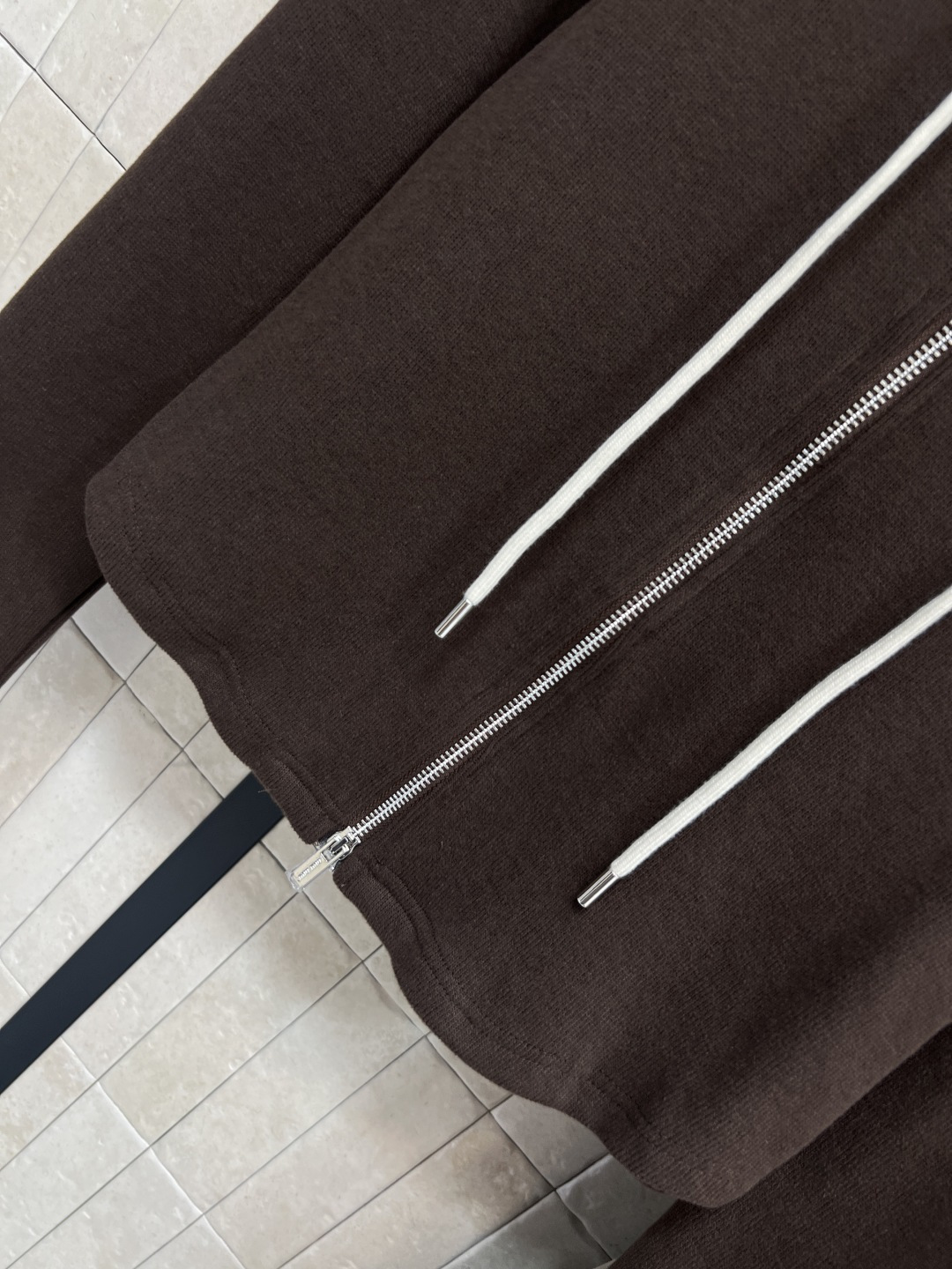 MIu家 25秋冬新款 慵懒风时髦套装 连帽外套搭配阔腿长裤 一套高级慵懒风 抽绳可调节下摆 搭配抽绳可