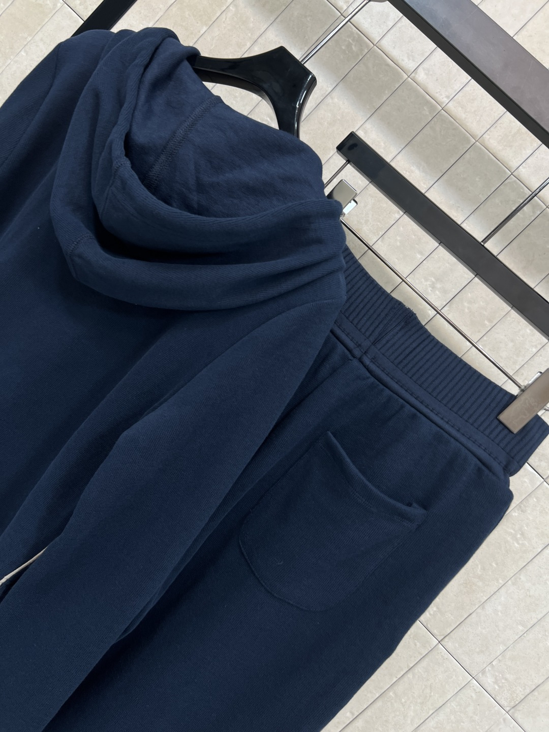 MIu家 25秋冬新款 慵懒风时髦套装 连帽外套搭配阔腿长裤 一套高级慵懒风 抽绳可调节下摆 搭配抽绳可