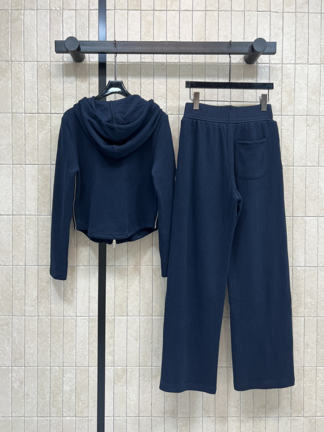 MIu家 25秋冬新款 慵懒风时髦套装 连帽外套搭配阔腿长裤 一套高级慵懒风 抽绳可调节下摆 搭配抽绳可