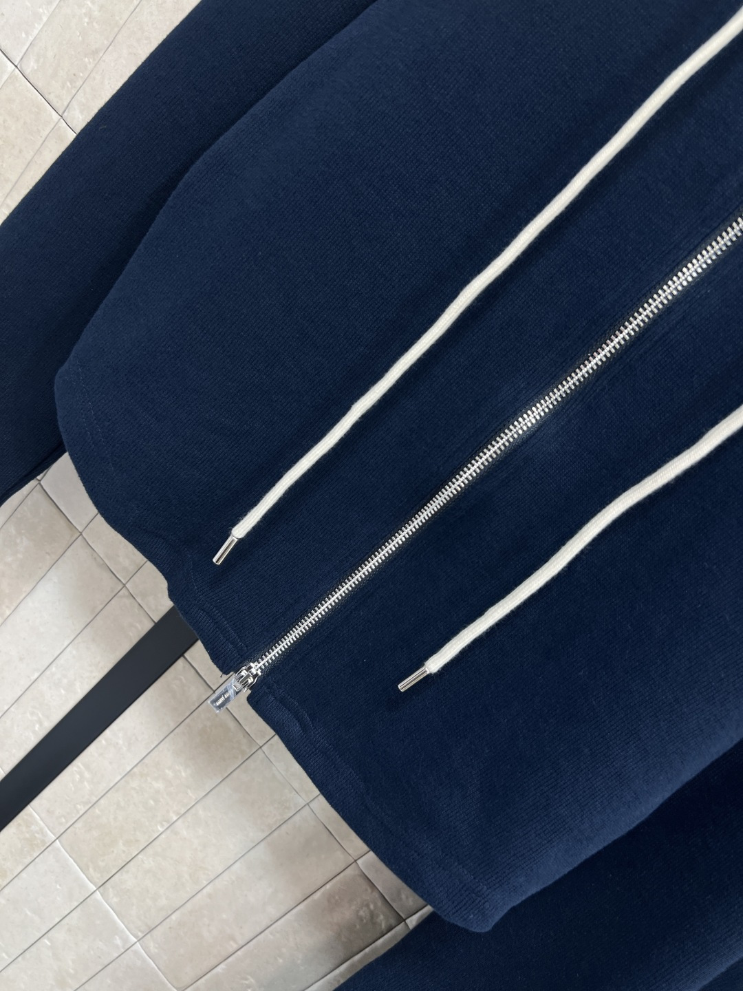 MIu家 25秋冬新款 慵懒风时髦套装 连帽外套搭配阔腿长裤 一套高级慵懒风 抽绳可调节下摆 搭配抽绳可