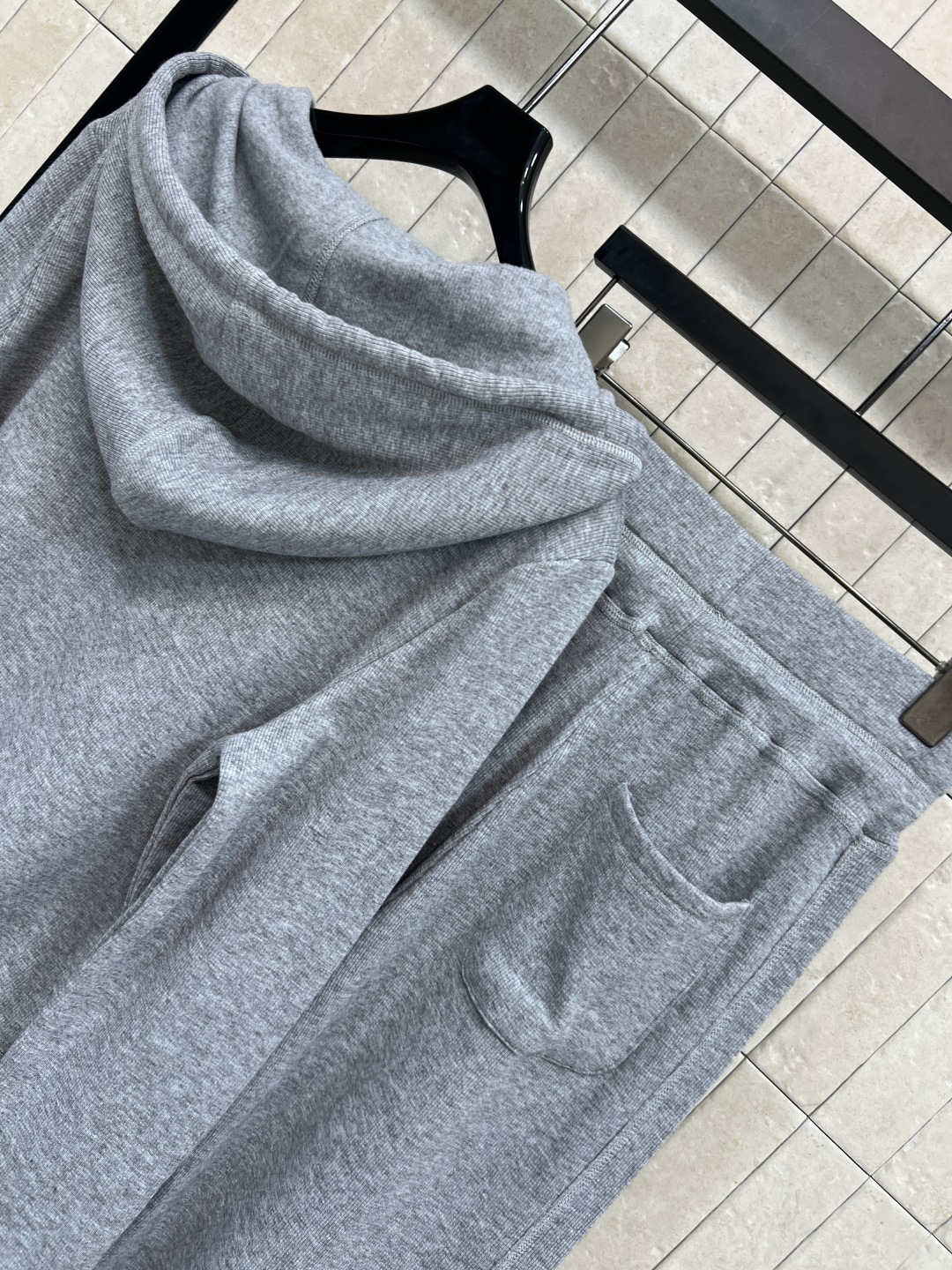 MIu家 25秋冬新款 慵懒风时髦套装 连帽外套搭配阔腿长裤 一套高级慵懒风 抽绳可调节下摆 搭配抽绳可