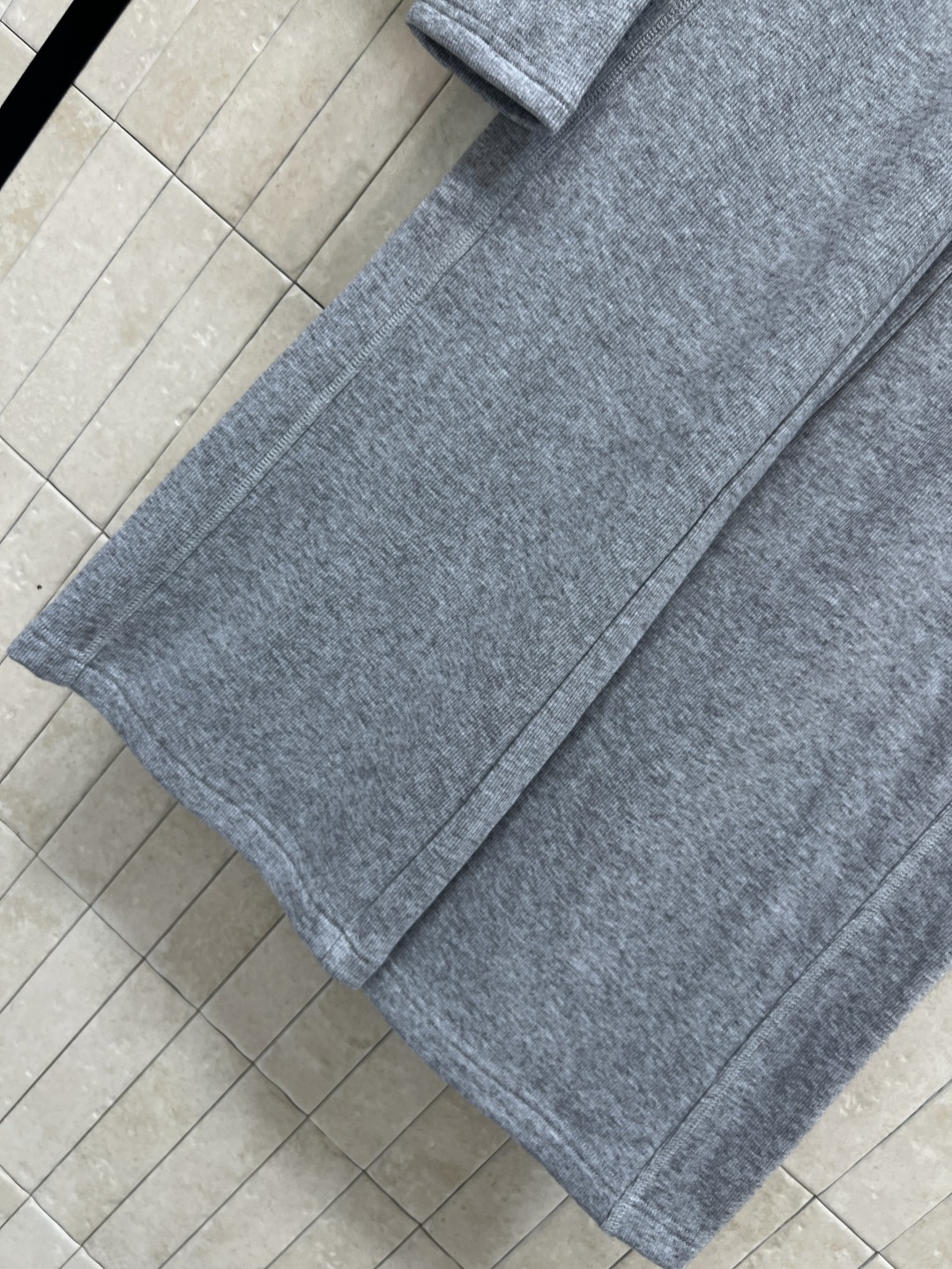 MIu家 25秋冬新款 慵懒风时髦套装 连帽外套搭配阔腿长裤 一套高级慵懒风 抽绳可调节下摆 搭配抽绳可