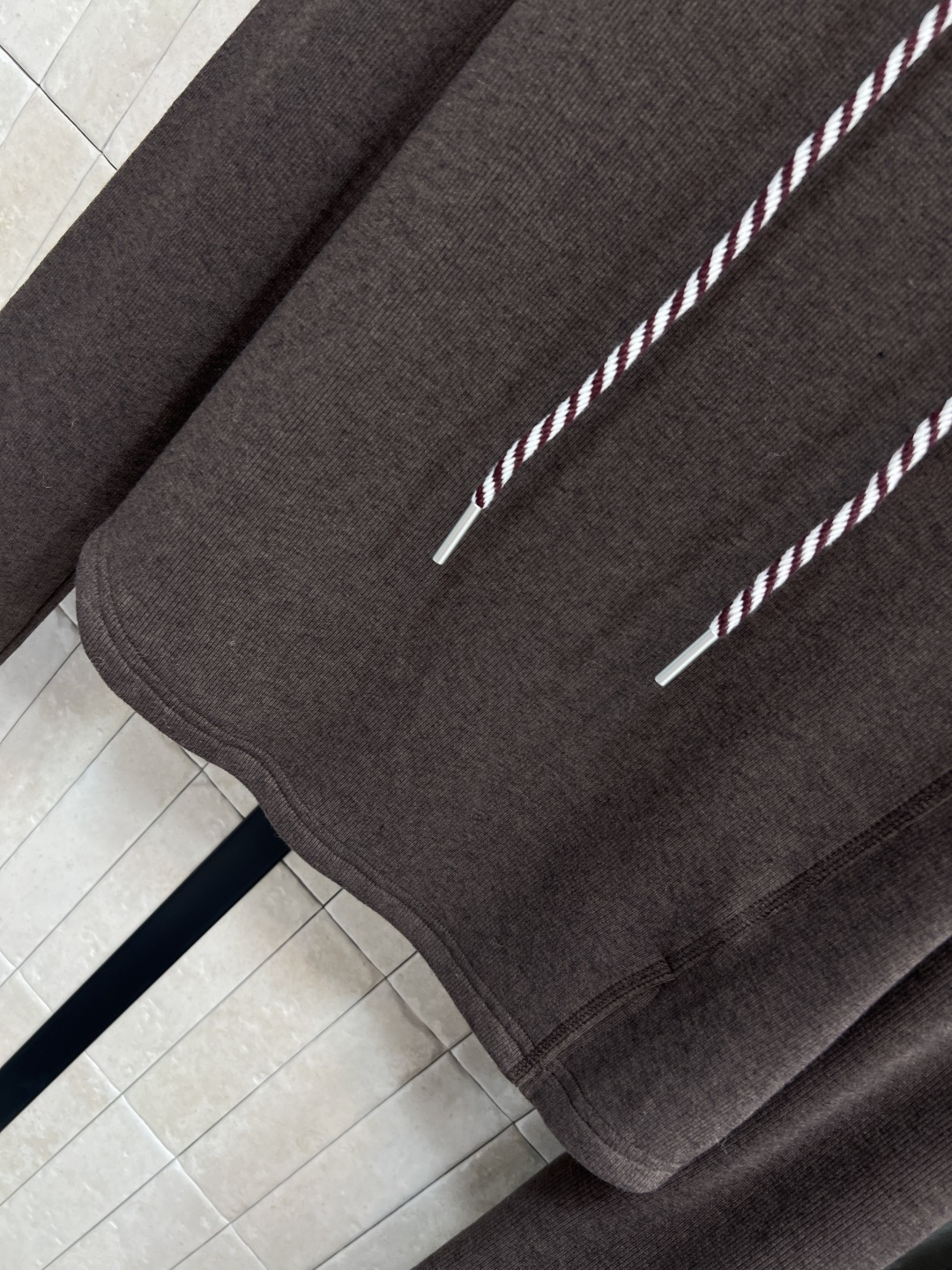 MIu家 25秋冬新款 慵懒风时髦套装 连帽外套搭配阔腿长裤 一套高级慵懒风 抽绳可调节下摆 搭配抽绳可