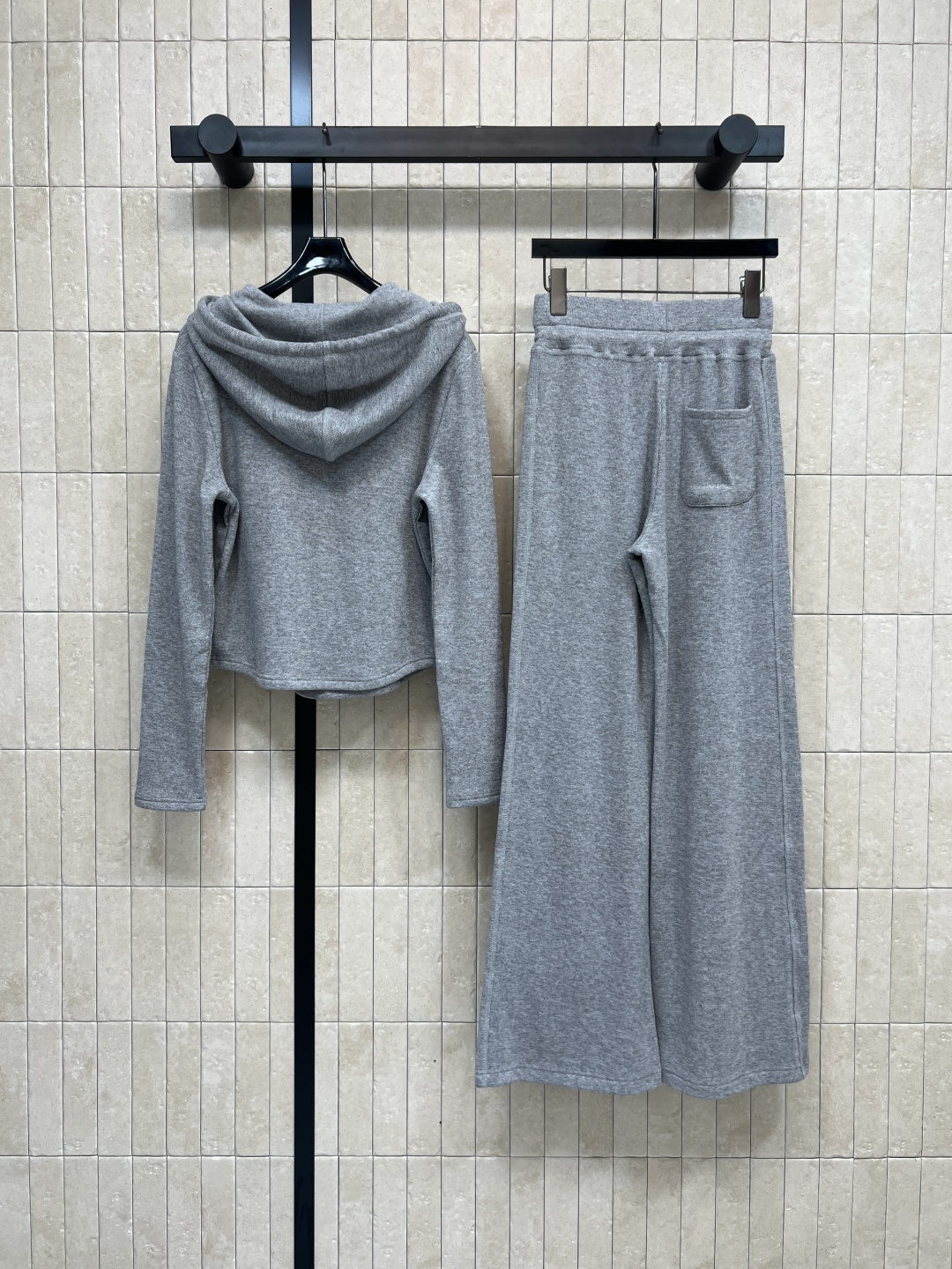 MIu家 25秋冬新款 慵懒风时髦套装 连帽外套搭配阔腿长裤 一套高级慵懒风 抽绳可调节下摆 搭配抽绳可