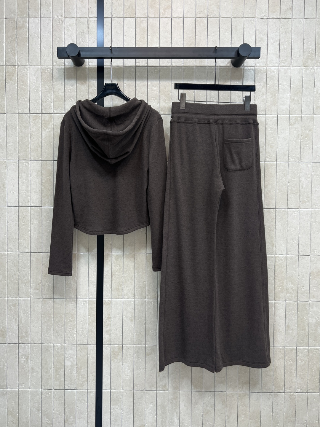 MIu家 25秋冬新款 慵懒风时髦套装 连帽外套搭配阔腿长裤 一套高级慵懒风 抽绳可调节下摆 搭配抽绳可