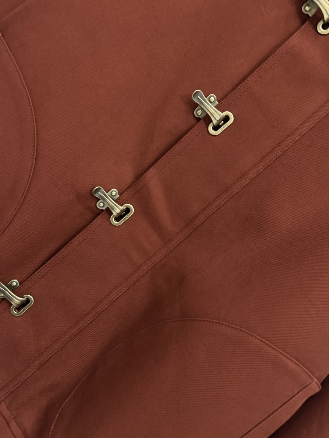 LW家 25秋冬新款 棕色夹克外套 定制金属扣装饰 超级有设计感 上身巨时髦 立体廓形宽松剪裁上身显瘦显