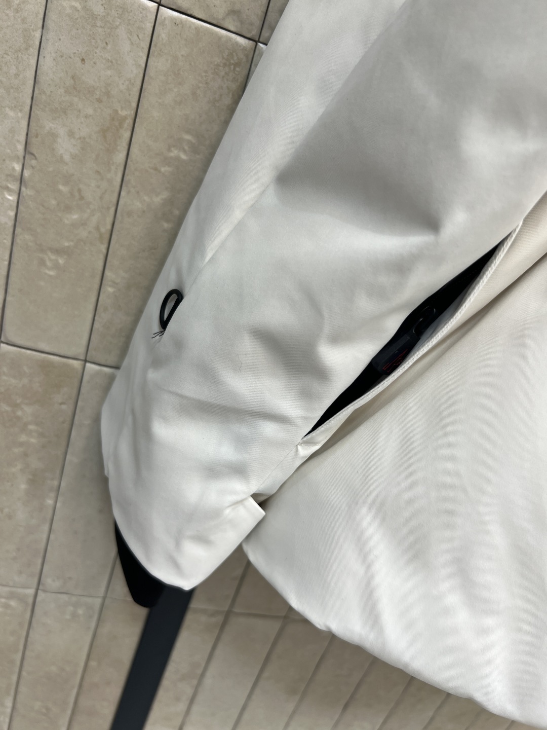 M家 25秋冬新款 户外滑雪羽绒服 一整条可拆卸狐狸大毛领连帽派克收腰版型 上身显瘦又保暖 内里腰扣带收