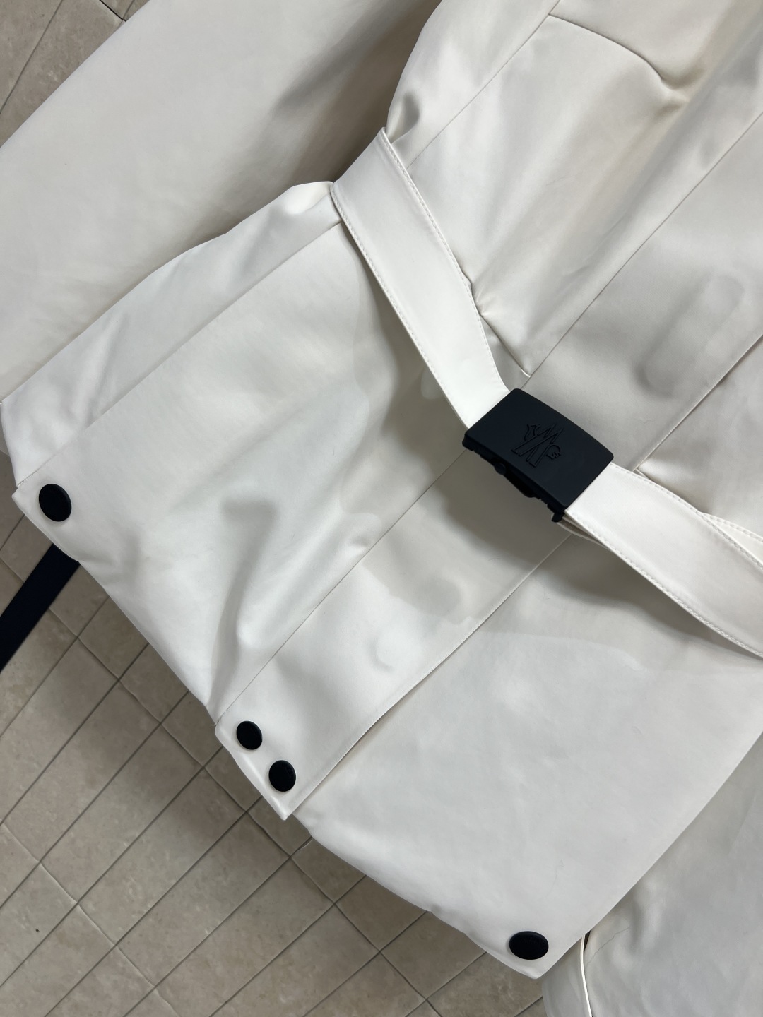 M家 25秋冬新款 户外滑雪羽绒服 一整条可拆卸狐狸大毛领连帽派克收腰版型 上身显瘦又保暖 内里腰扣带收