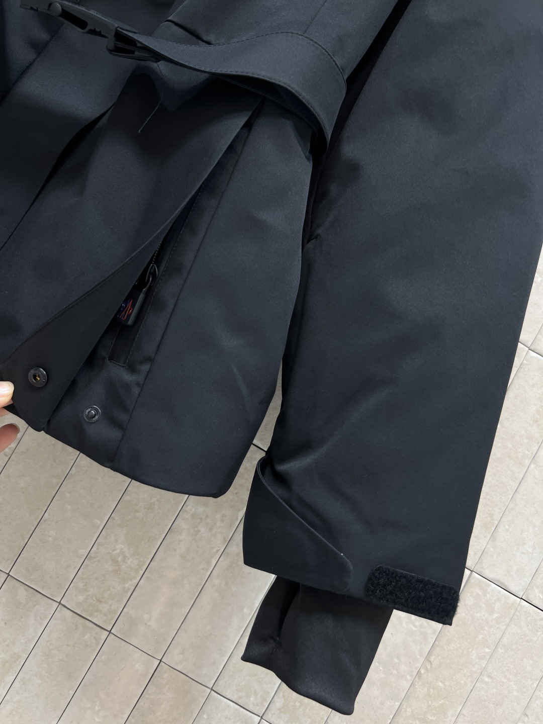 M家 25秋冬新款 户外滑雪羽绒服 一整条可拆卸狐狸大毛领连帽派克收腰版型 上身显瘦又保暖 内里腰扣带收