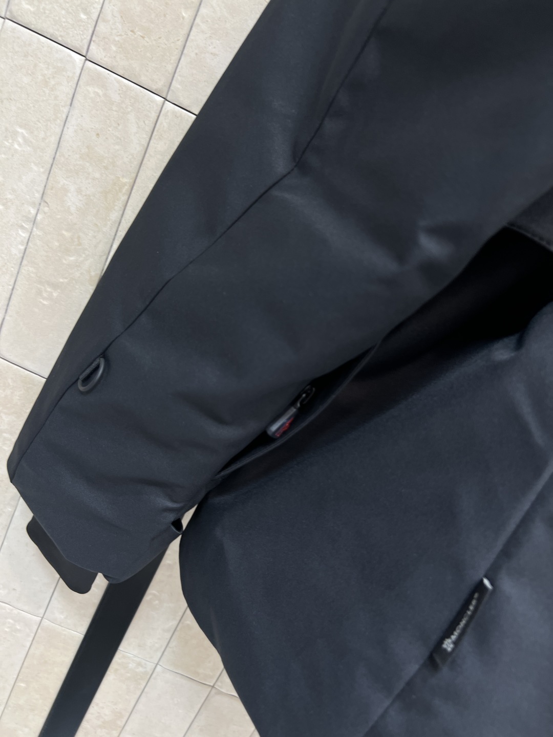M家 25秋冬新款 户外滑雪羽绒服 一整条可拆卸狐狸大毛领连帽派克收腰版型 上身显瘦又保暖 内里腰扣带收