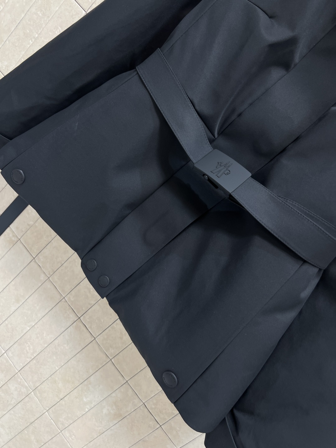 M家 25秋冬新款 户外滑雪羽绒服 一整条可拆卸狐狸大毛领连帽派克收腰版型 上身显瘦又保暖 内里腰扣带收