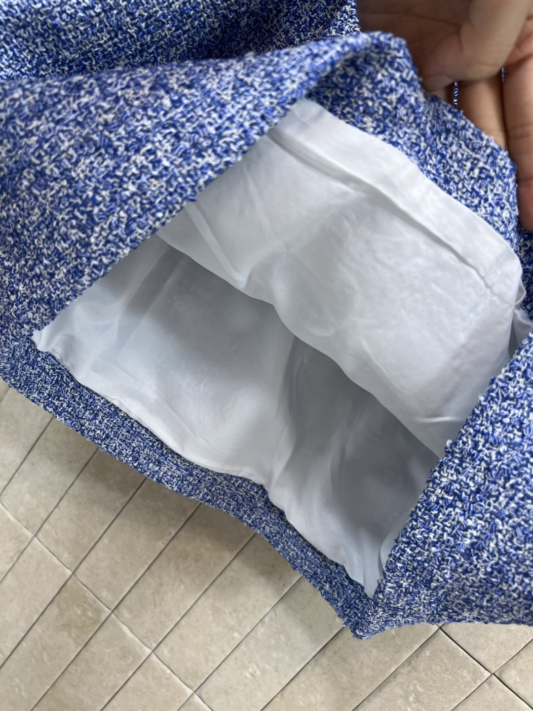 L家 25早春新款 粗花呢无袖短裤 定制牛仔质感粗花呢面料 自带纹理感的高级细节 简约而不失格调 高腰A