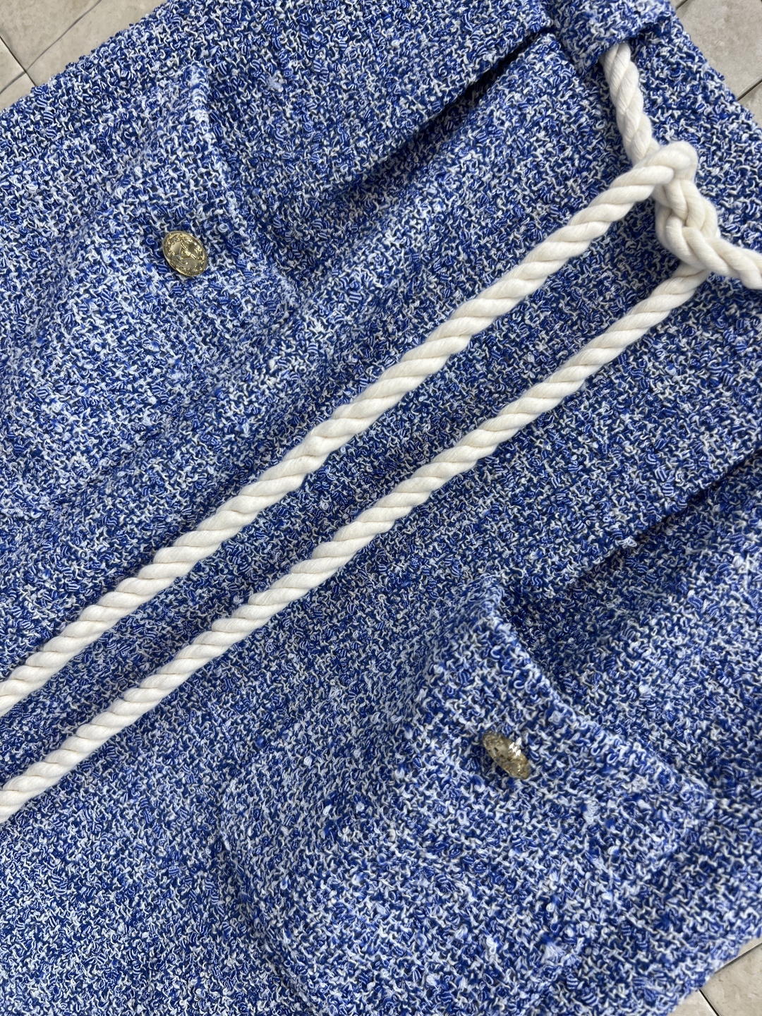 L家 25早春新款 粗花呢无袖短裤 定制牛仔质感粗花呢面料 自带纹理感的高级细节 简约而不失格调 高腰A