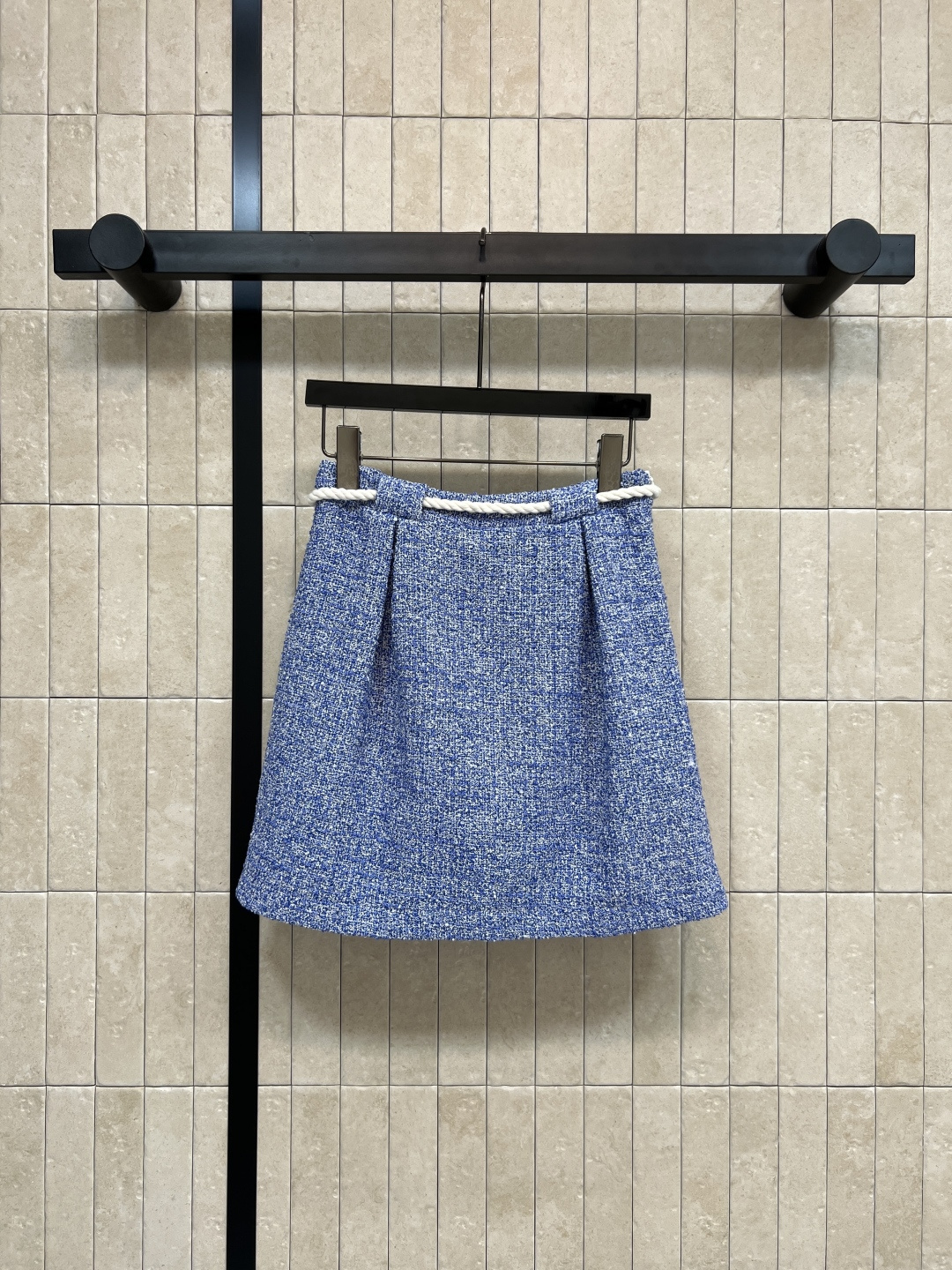 L家 25早春新款 粗花呢无袖短裤 定制牛仔质感粗花呢面料 自带纹理感的高级细节 简约而不失格调 高腰A