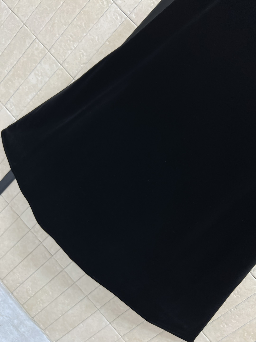 D家 25早春新款 流苏钉珠立领丝绒泡泡袖连衣裙 重工钉珠珍珠流苏吊坠装饰 小立领衬得整个脸庞更加精致 