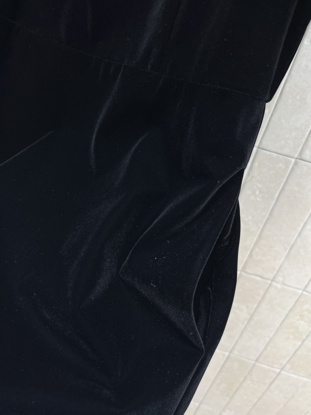 D家 25早春新款 流苏钉珠立领丝绒泡泡袖连衣裙 重工钉珠珍珠流苏吊坠装饰 小立领衬得整个脸庞更加精致 