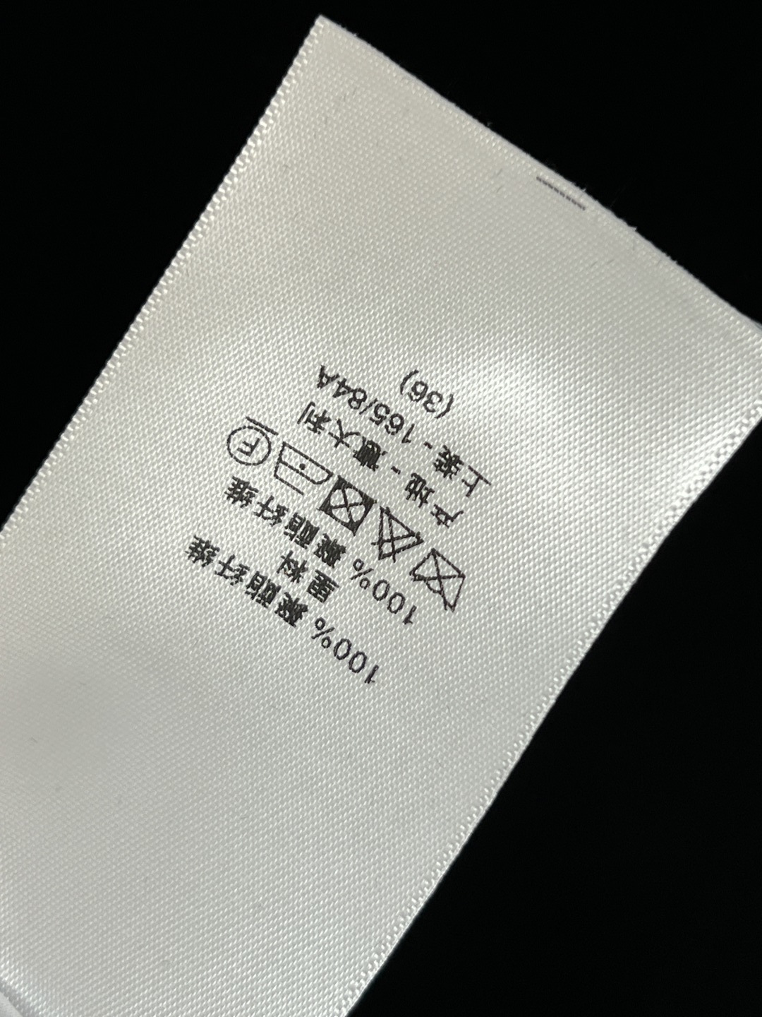 D家 25早春新款 流苏钉珠立领丝绒泡泡袖连衣裙 重工钉珠珍珠流苏吊坠装饰 小立领衬得整个脸庞更加精致 