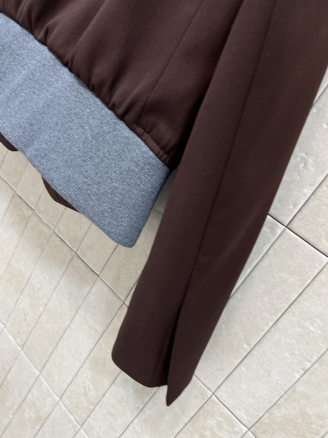 LW家 25秋冬新款 棕色西装夹克外套 超高颜值 一秒提升气质感 西装小翻领设计 定制logo两粒扣装饰