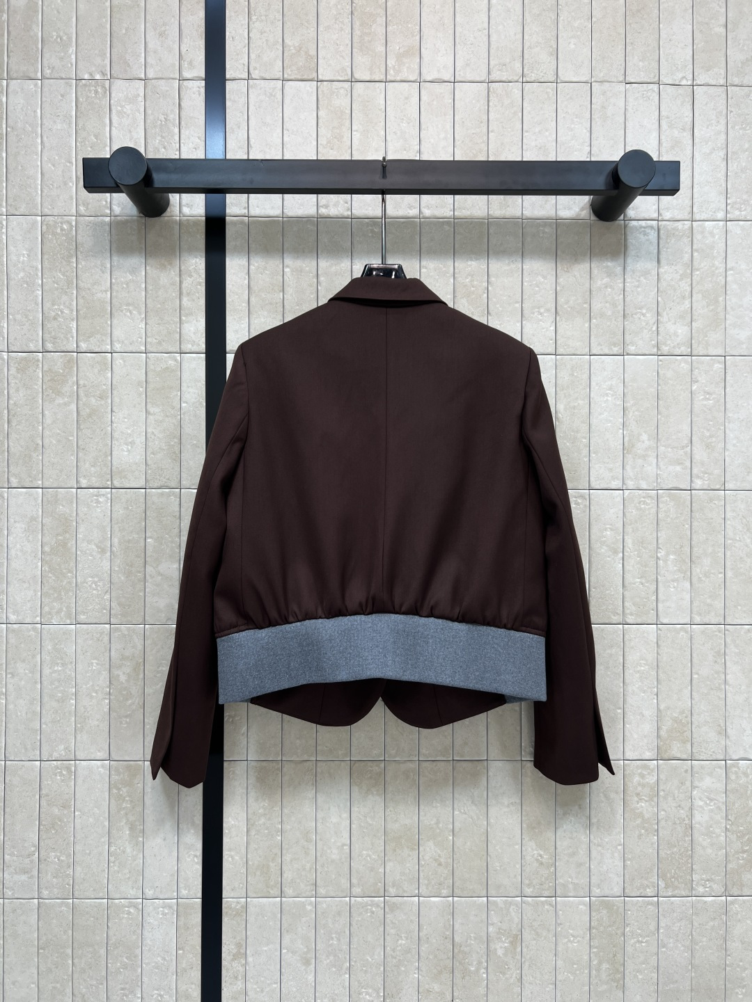 LW家 25秋冬新款 棕色西装夹克外套 超高颜值 一秒提升气质感 西装小翻领设计 定制logo两粒扣装饰